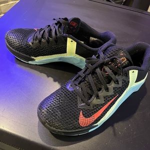 Women’s Nike Metcon 6, size 8 like new.